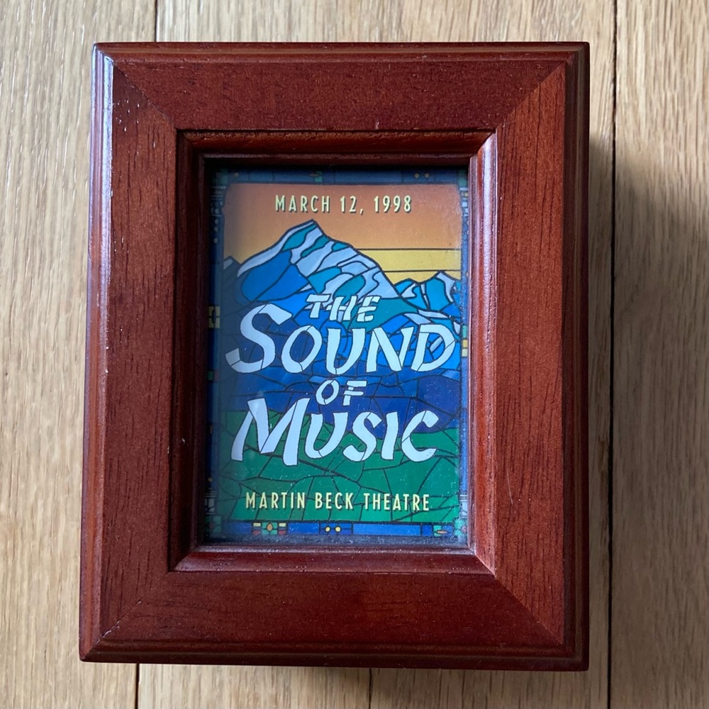 Extremely RARE Music Box “EDELWEISS”, The Sound of Music, Broadway, 1998.